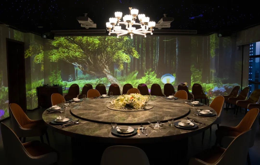 白云美灣廣場5D光影餐廳META即將開業~敬請期待