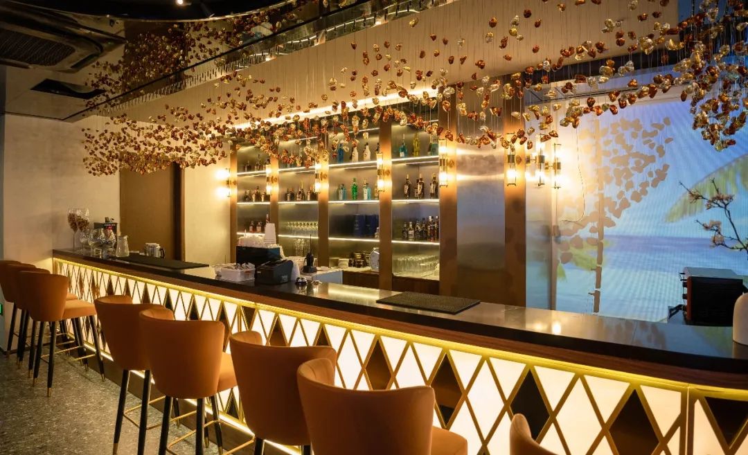 白云美灣廣場5D光影餐廳META即將開業~敬請期待