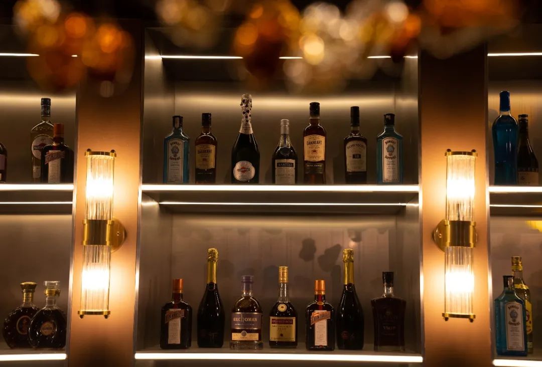 白云美灣廣場5D光影餐廳META即將開業~敬請期待