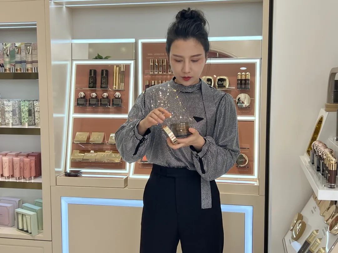 圍觀!千萬級網紅國岳夫婦到白云美灣廣場選品啦 圍觀!千萬級網紅國岳夫婦到白云美灣廣場選品啦