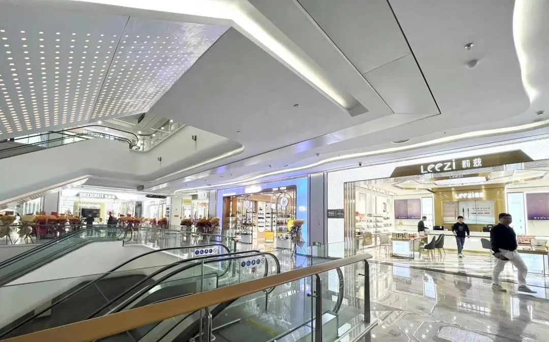 圍觀!千萬級網紅國岳夫婦到白云美灣廣場選品啦 圍觀!千萬級網紅國岳夫婦到白云美灣廣場選品啦