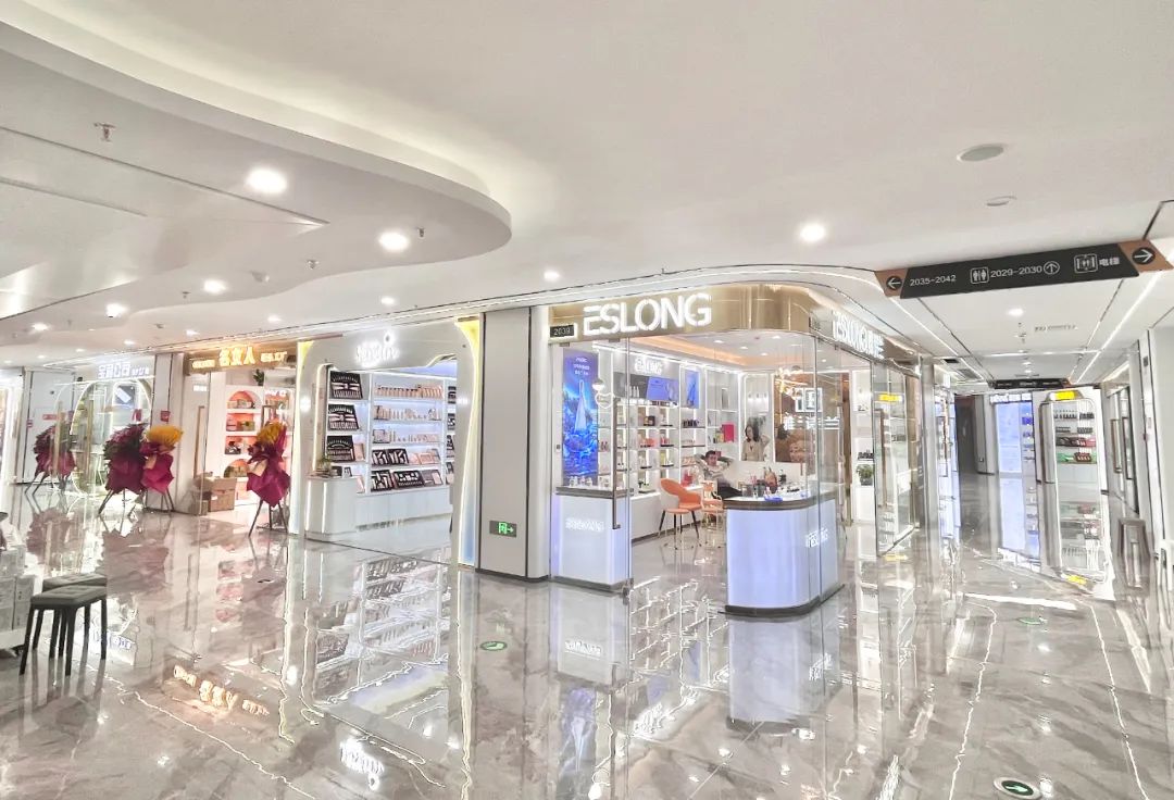 圍觀!千萬級網紅國岳夫婦到白云美灣廣場選品啦 圍觀!千萬級網紅國岳夫婦到白云美灣廣場選品啦