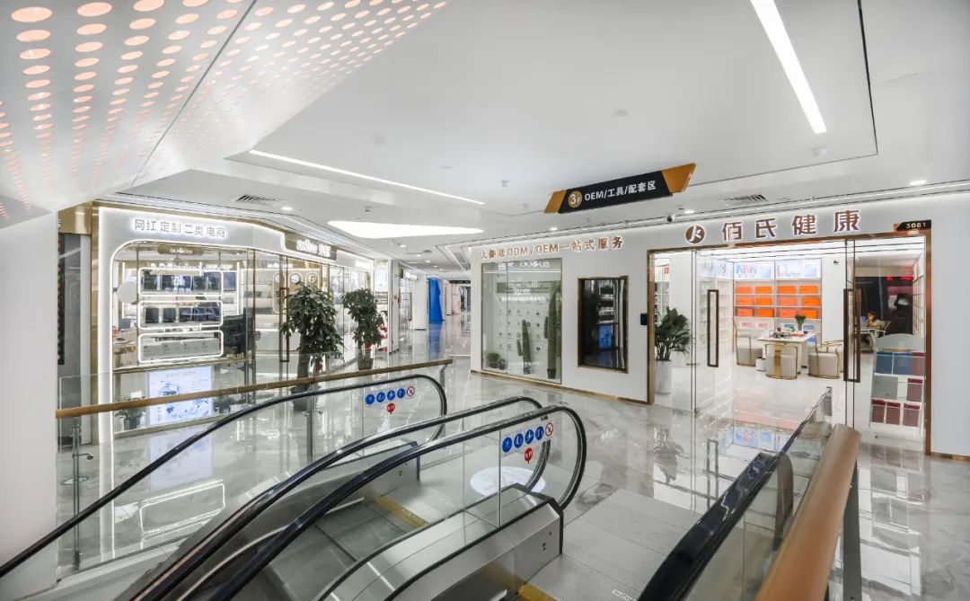 圍觀!千萬級網紅國岳夫婦到白云美灣廣場選品啦 圍觀!千萬級網紅國岳夫婦到白云美灣廣場選品啦