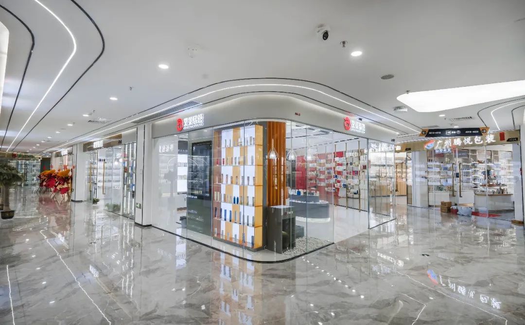 圍觀!千萬級網紅國岳夫婦到白云美灣廣場選品啦 圍觀!千萬級網紅國岳夫婦到白云美灣廣場選品啦