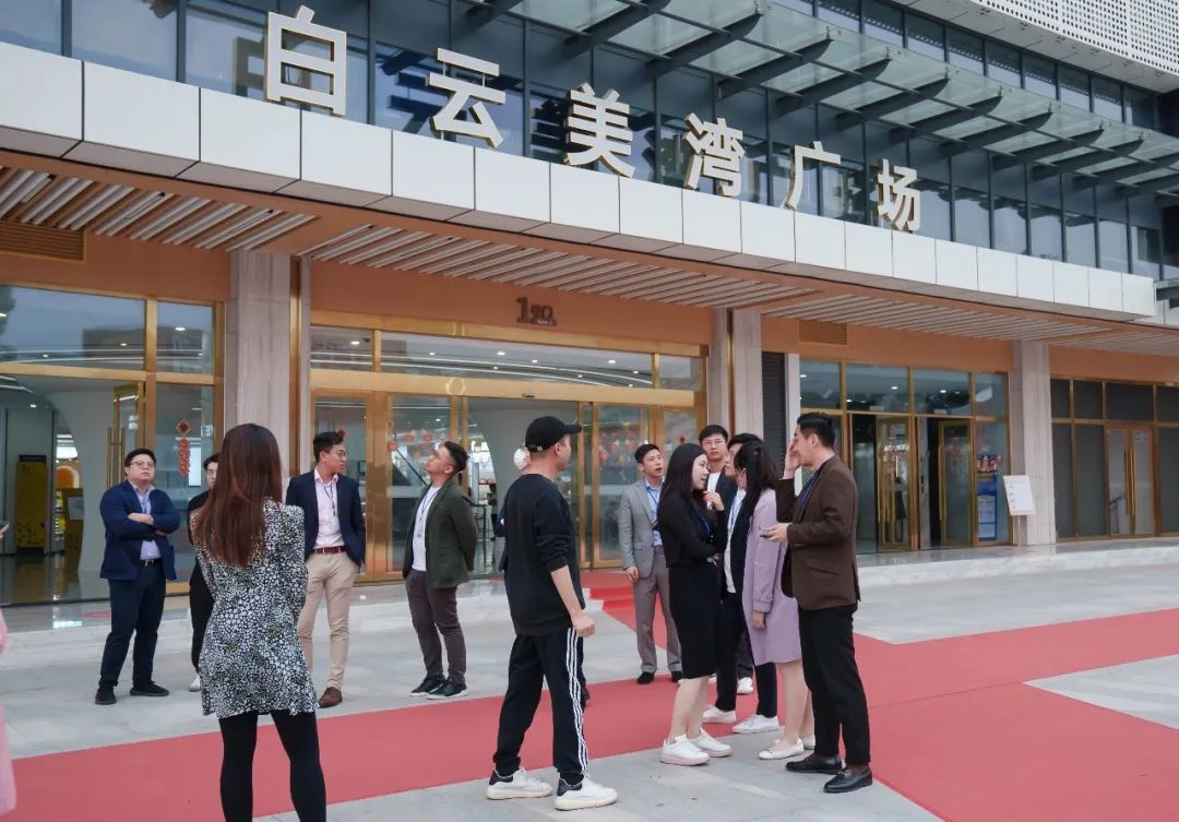 簡(jiǎn)訊│廣州市政協(xié)委員、香港霍英東集團(tuán)副總裁霍啟文一行蒞臨白云美灣廣場(chǎng)參觀