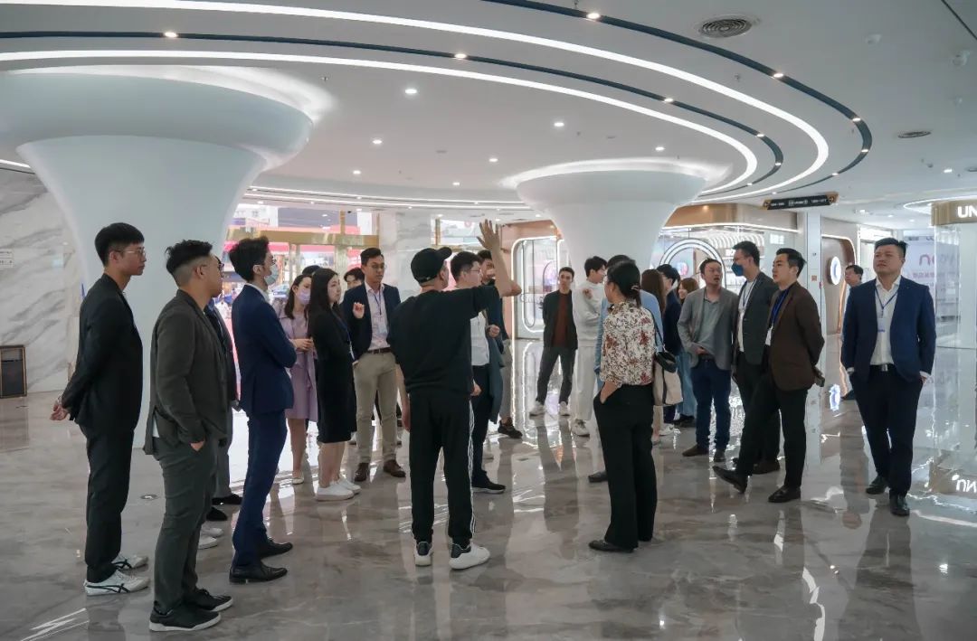 簡(jiǎn)訊│廣州市政協(xié)委員、香港霍英東集團(tuán)副總裁霍啟文一行蒞臨白云美灣廣場(chǎng)參觀