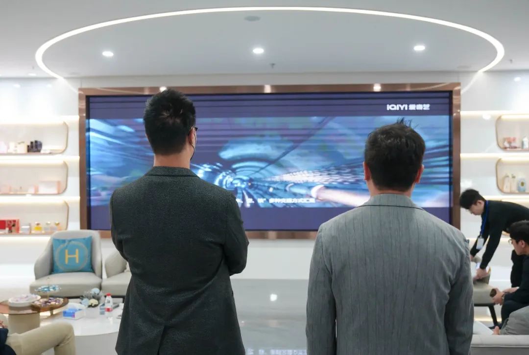 簡(jiǎn)訊│廣州市政協(xié)委員、香港霍英東集團(tuán)副總裁霍啟文一行蒞臨白云美灣廣場(chǎng)參觀