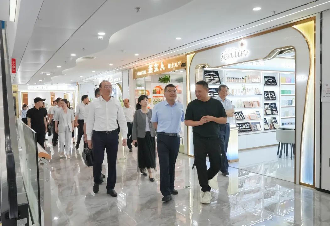 工信部中小企業發展促進中心單立坡主任一行蒞臨白云美灣廣場調研參觀指導 工信部中小企業發展促進中心單立坡主任一行蒞臨白云美灣廣場調研參觀指導