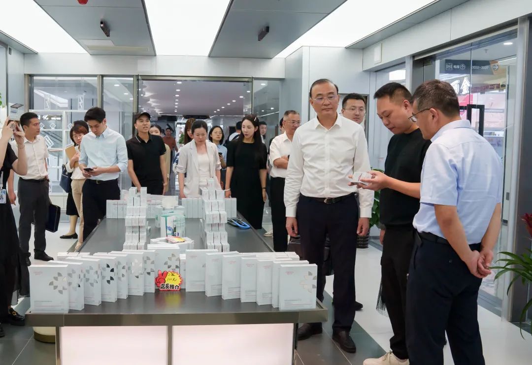 工信部中小企業發展促進中心單立坡主任一行蒞臨白云美灣廣場調研參觀指導 工信部中小企業發展促進中心單立坡主任一行蒞臨白云美灣廣場調研參觀指導