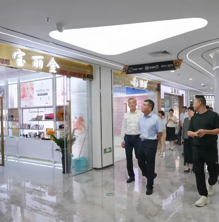 工信部中小企業發展促進中心單立坡主任一行蒞臨白云美灣廣場調研參觀指導 工信部中小企業發展促進中心單立坡主任一行蒞臨白云美灣廣場調研參觀指導