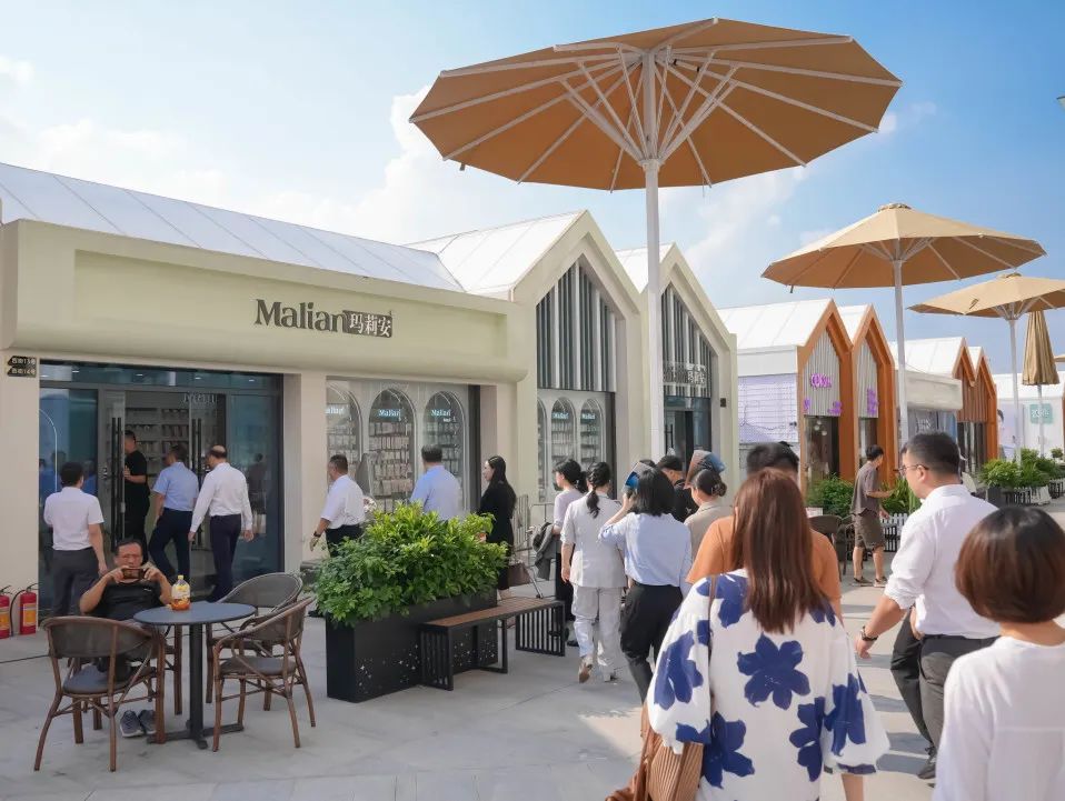 工信部中小企業發展促進中心單立坡主任一行蒞臨白云美灣廣場調研參觀指導 工信部中小企業發展促進中心單立坡主任一行蒞臨白云美灣廣場調研參觀指導